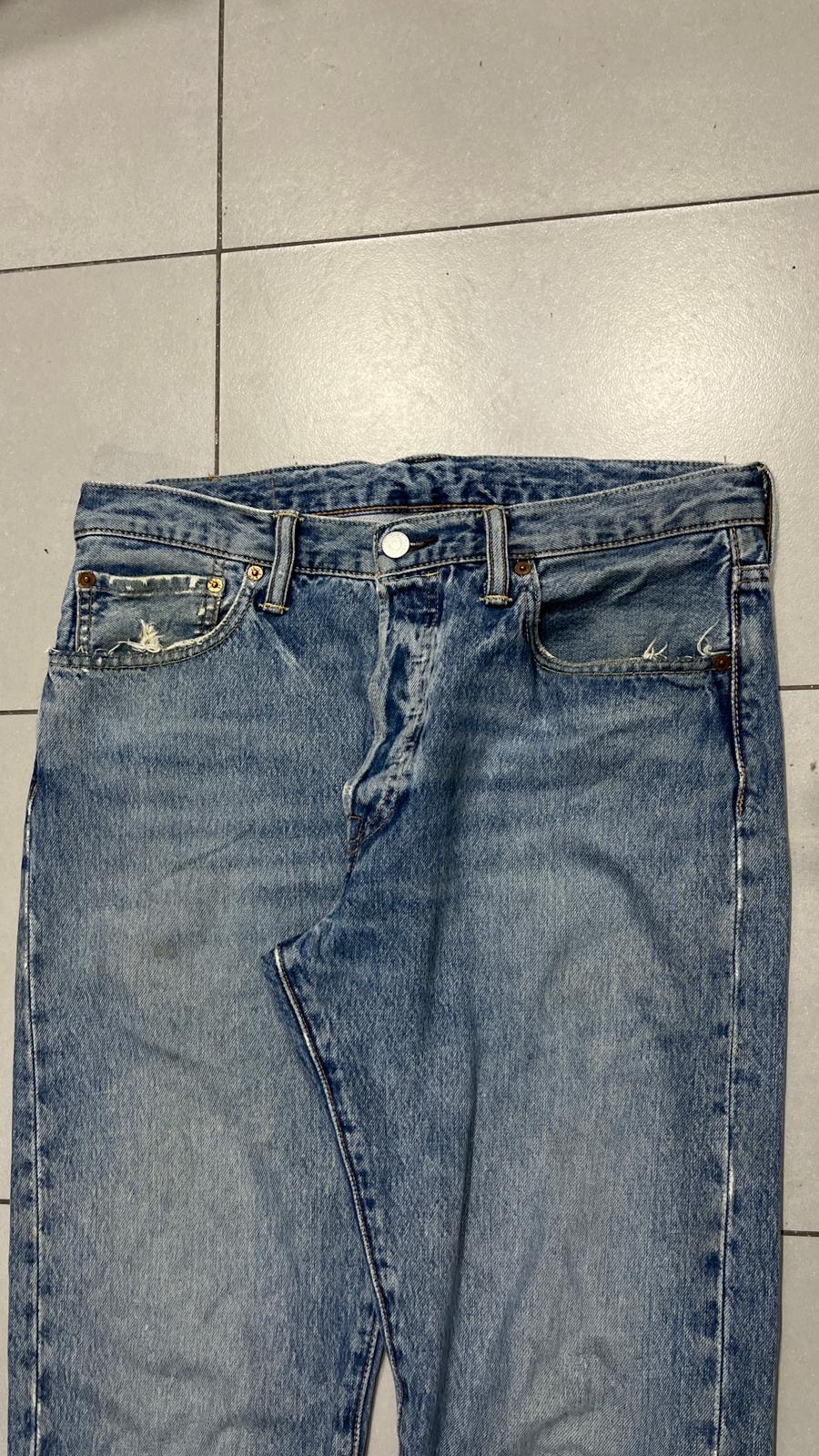 Denim Levis 501 Washed Straight Fit  (M)
