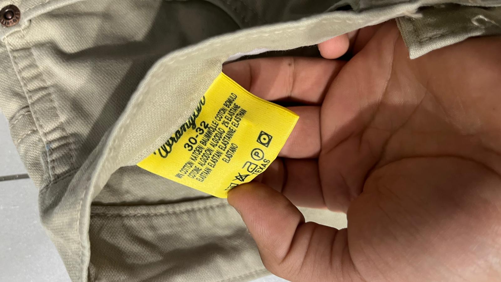 Denim Wrangler Straight Fit Beige  (M)